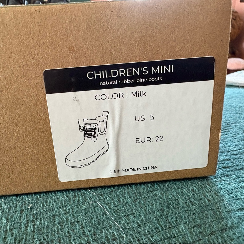 Kids Cream Chelsea Rain Boot - Picture 11 of 11